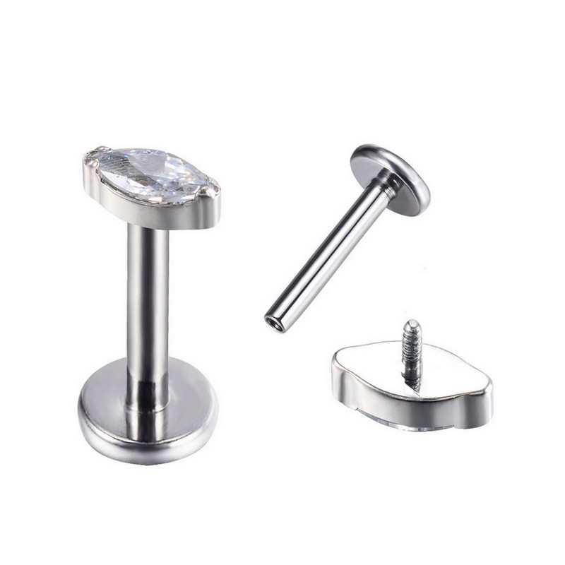Piercing Labret Oval avec zircon griffé en Titane Piercing Labret Oval avec zircon griffé en Titane