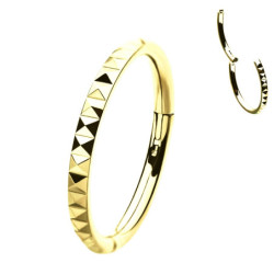 Piercing Anneau Clicker orné de rivets pyramidaux en Titane PVD Gold