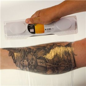 Film plastique protecteur après tatouage
